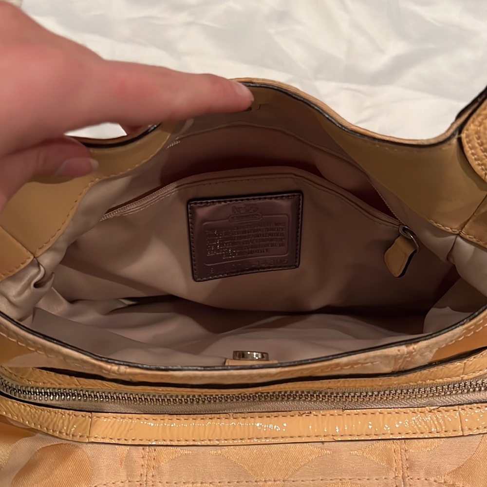 Vintage Signature Coach Handbag - Picture 4 of 9